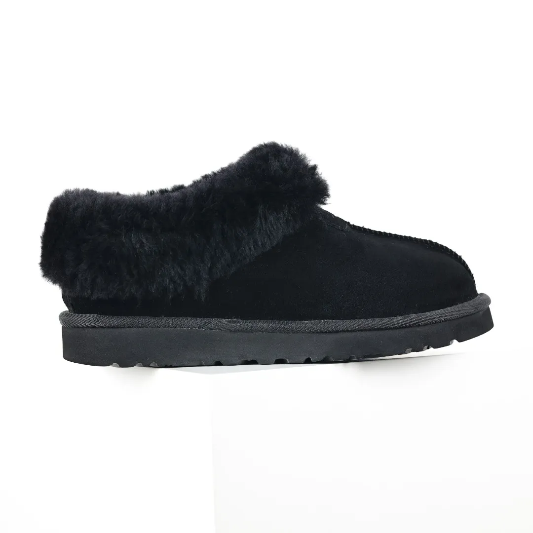 Pick up locally 💰520 Core recommendation with good price It is a very suitable choice for home use. In recent years, uug has launched a series of styles, which are partially geared towards the preferences of young consumers and have also moved to the forefront of fashion trends. Shoe body material: water-repellent coated suede upper, 17 mm UGGPURE™ implantable wool insole, lightweight non-slip and comfortable rubber outsole, with brand LOGO and trademark, with full packaging Size: 35 36 37 38 39 40